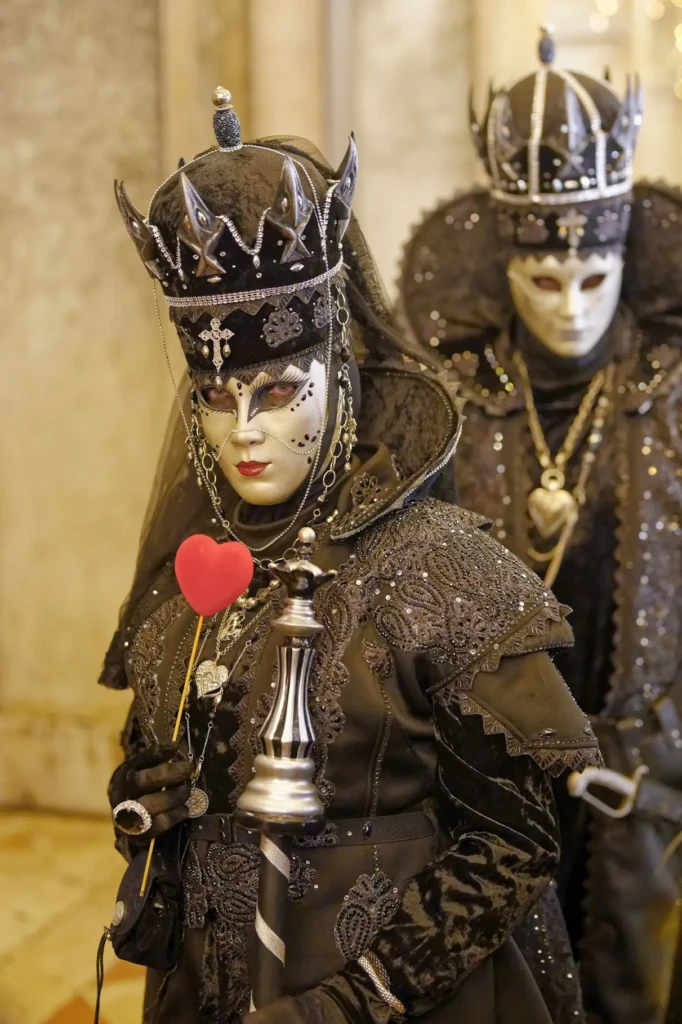 Costumés Venise coeur rouge