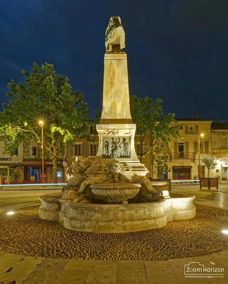FONTAINE ALPHONSE BENOIT L'ISLE-SUR-LA-SORGUE