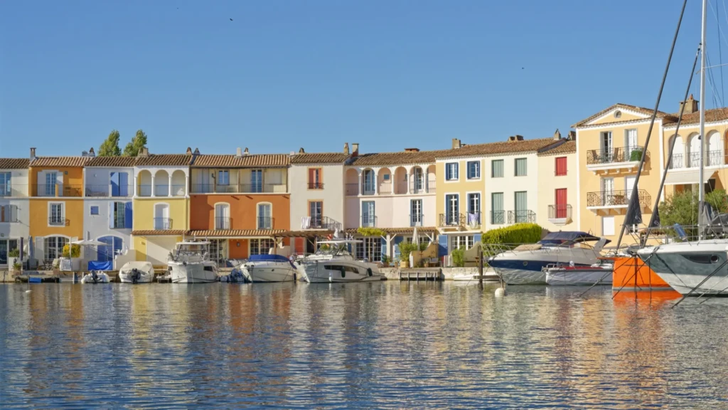 les voiles de saint tropez-port grimaud-village typique_stage photo-