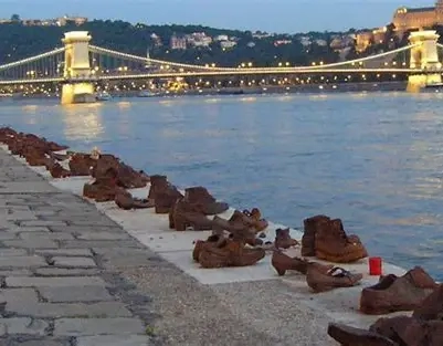 Mémorial des chaussures au bord du Danube