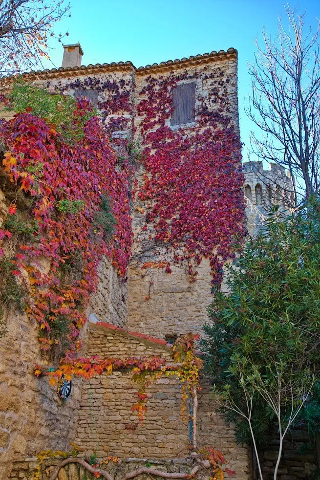 Vue du Château à Gordes